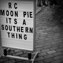 royalcrownandamoonpie.com