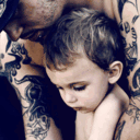 tattooedmenwithbabies.tumblr.com